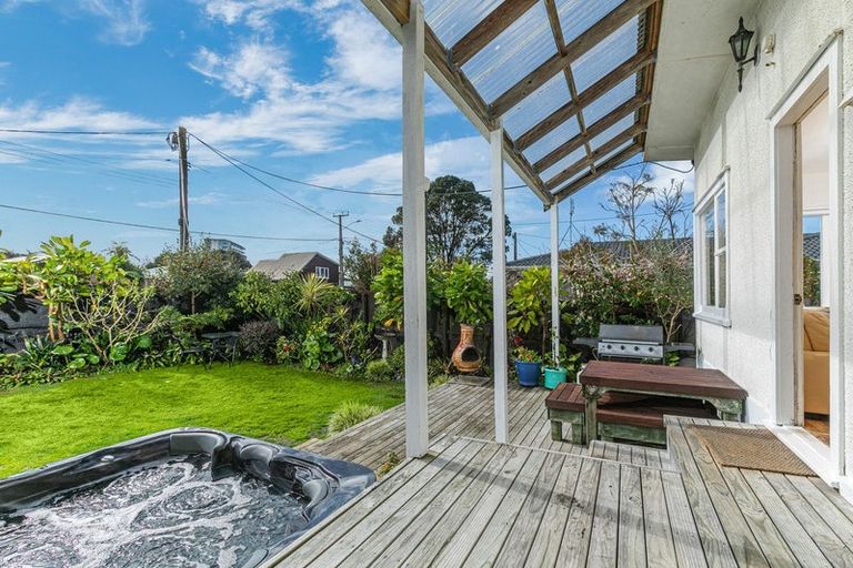 Photo of property in 19a Doment Crescent, Orewa, 0931