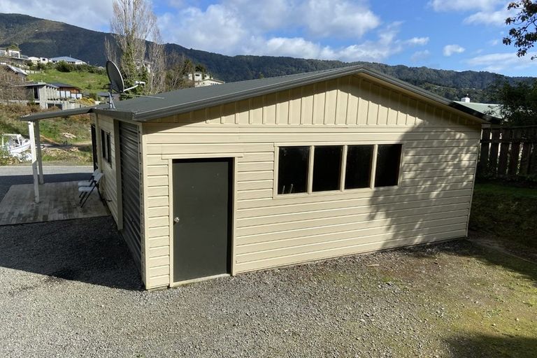 Photo of property in 25 Seaview Crescent, Picton, 7220