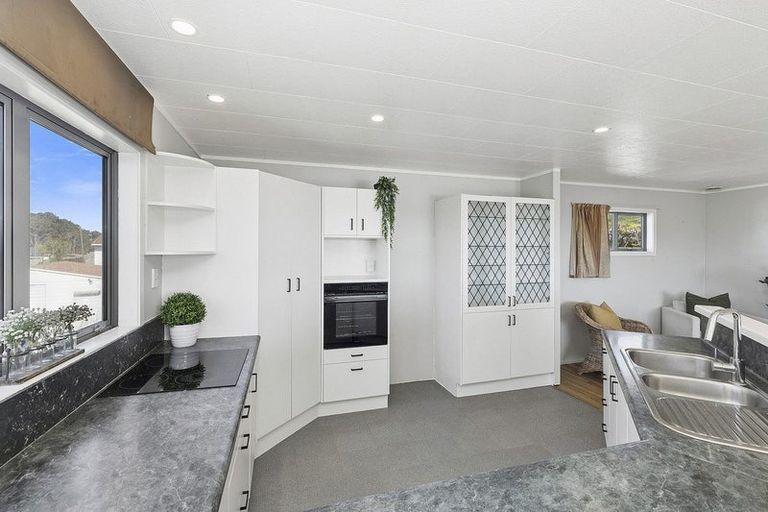 Photo of property in 128 Pikarere Street, Titahi Bay, Porirua, 5022