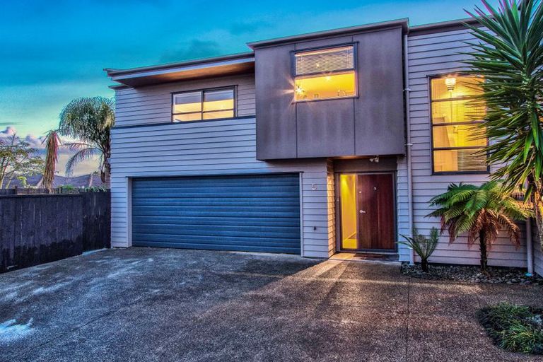 Photo of property in 12e Bluefin Way, West Harbour, Auckland, 0618