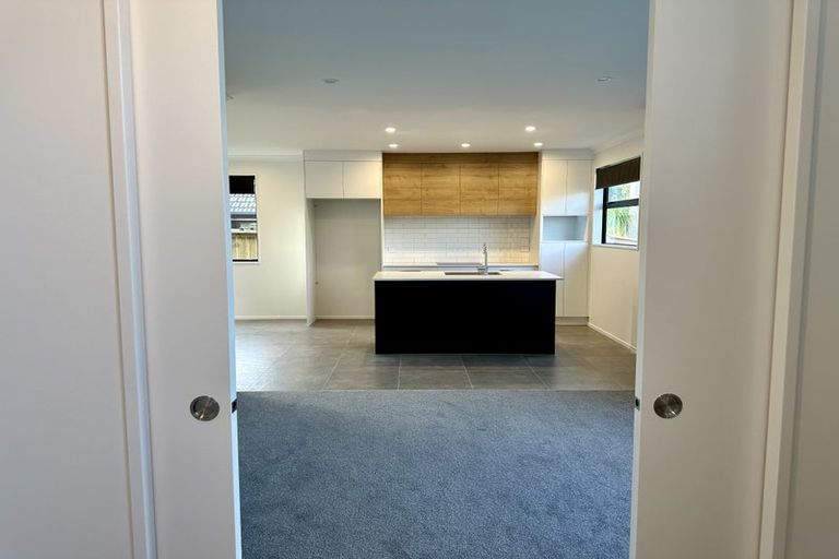 Photo of property in 6a Jern Place, Eastern Beach, Auckland, 2012