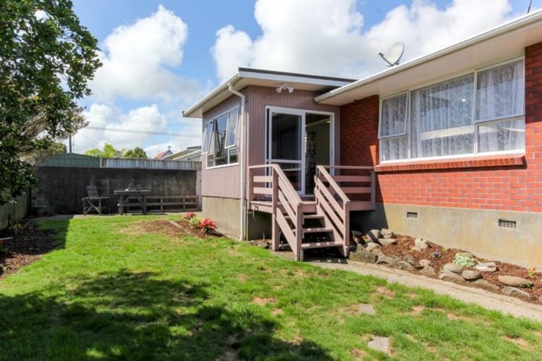 Photo of property in 4 Parsons Street, Vogeltown, New Plymouth, 4310