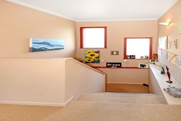 Photo of property in 1/556 East Coast Road, Windsor Park, Auckland, 0630