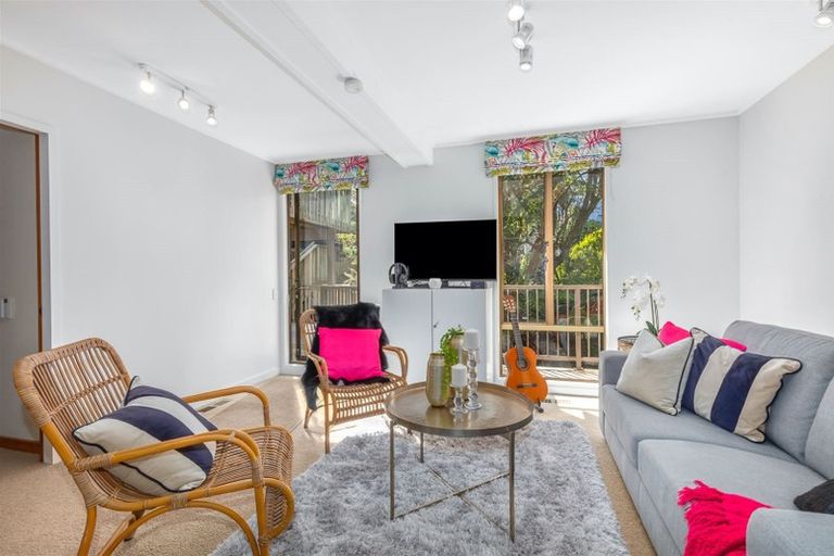 Photo of property in 16 Omar Street, Khandallah, Wellington, 6035