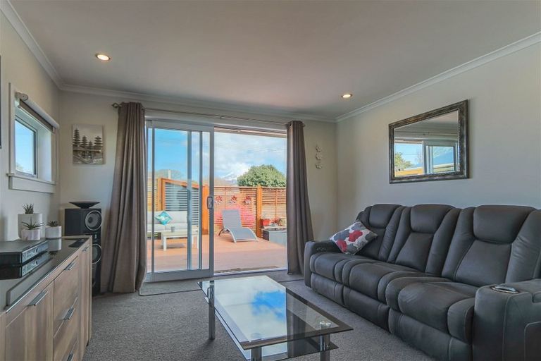 Photo of property in 42 Kelly Street, Inglewood, 4330