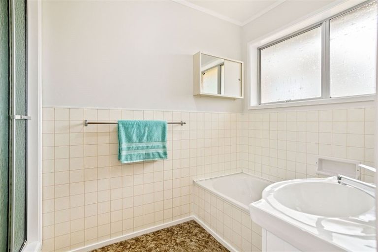 Photo of property in 2/8 Pamela Place, New Lynn, Auckland, 0600