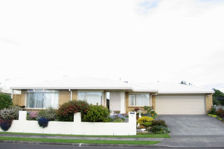 Photo of property in 3 Taylor Place, Merrilands, New Plymouth, 4312