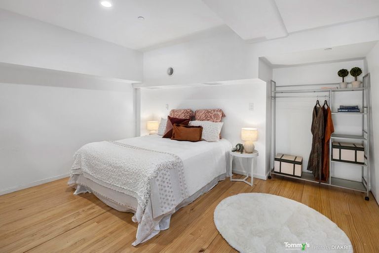 Photo of property in Stadium Garden Flats, 104/107 Thorndon Quay, Pipitea, Wellington, 6011