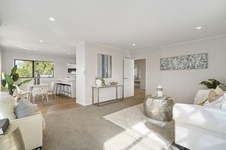 Photo of property in 1/11 Woodlands Crescent, Browns Bay, Auckland, 0630