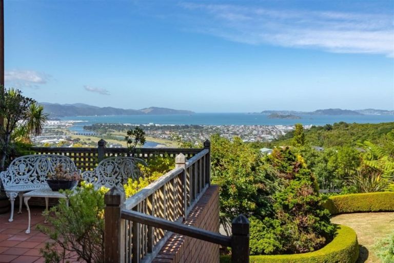 Photo of property in 92 Viewmont Drive, Harbour View, Lower Hutt, 5010