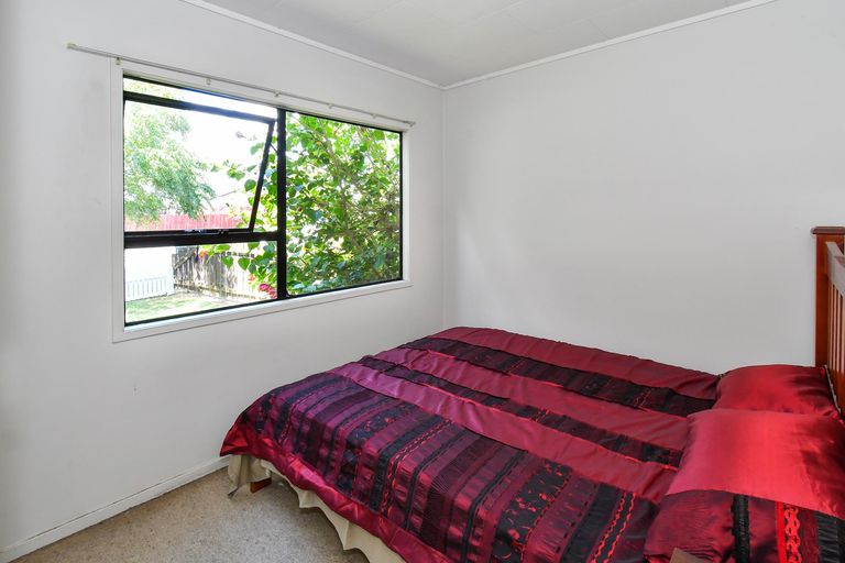 Photo of property in 129 Finlayson Avenue, Clendon Park, Auckland, 2103
