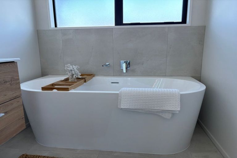 Photo of property in 18 Plover Avenue, Amberley, 7410