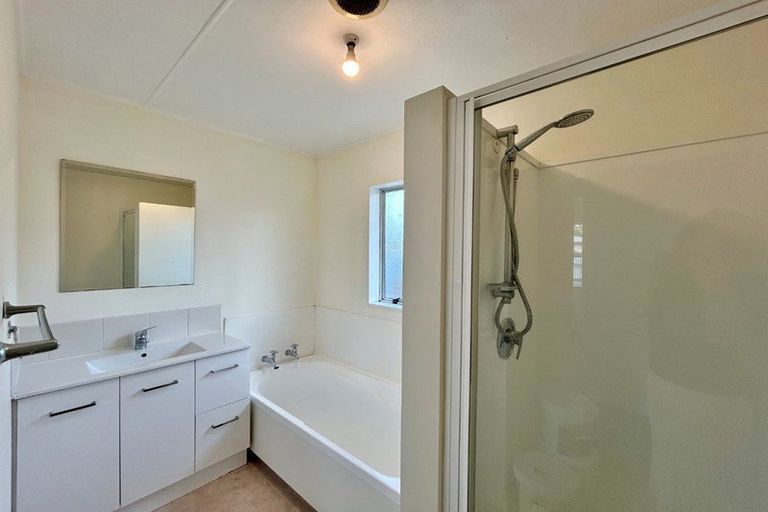 Photo of property in 94 Tait Drive, Greenmeadows, Napier, 4112