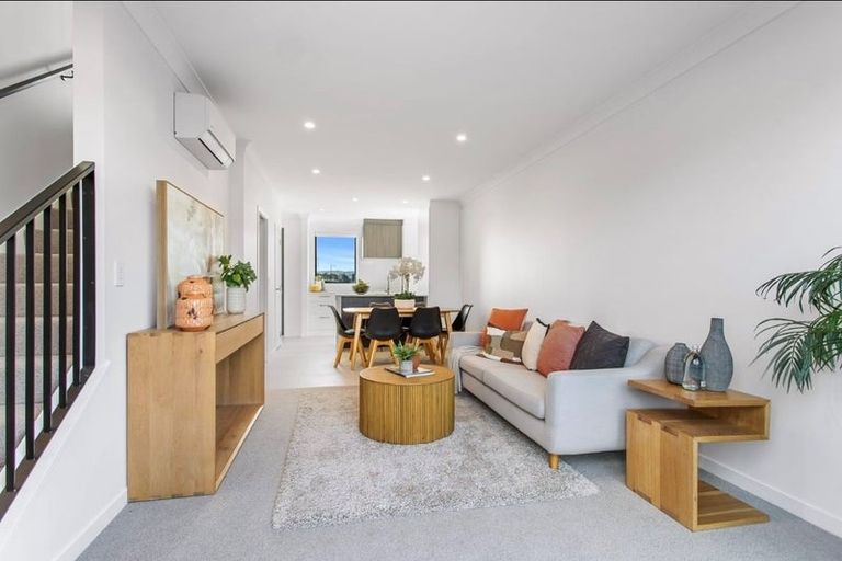 Photo of property in 5 Park Green Avenue, Rosehill, Papakura, 2113