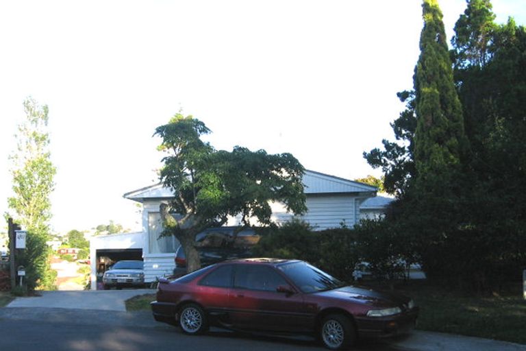 Photo of property in 2/13 Cheryl Place, Hillcrest, Auckland, 0627