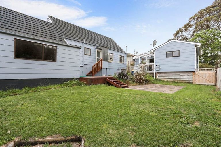 Photo of property in 9 Peterhouse Place, West Harbour, Auckland, 0618