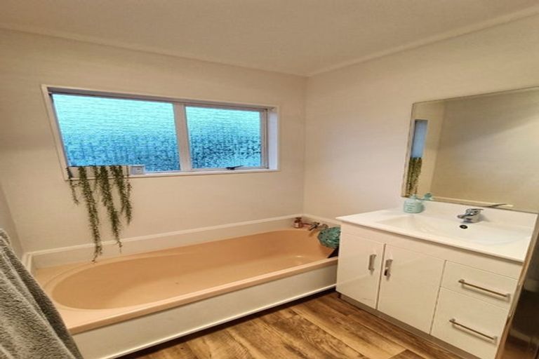 Photo of property in 51a Guadeloupe Crescent, Grenada Village, Wellington, 6037