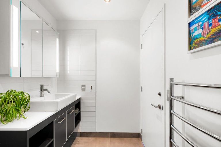 Photo of property in 208/7 Humber Street, Pandora, Napier, 4110