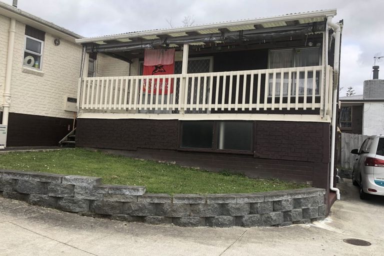 Photo of property in 11 Castaing Crescent, Te Atatu South, Auckland, 0610