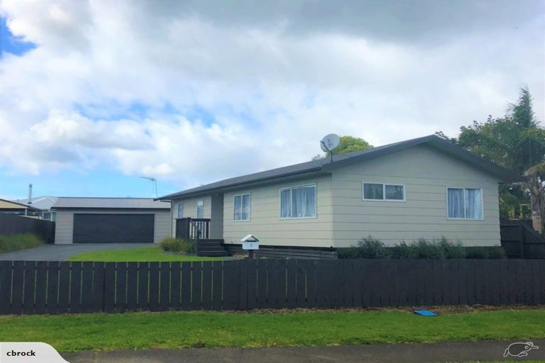 Photo of property in 2 Gordon Paul Place, Tuakau, 2121