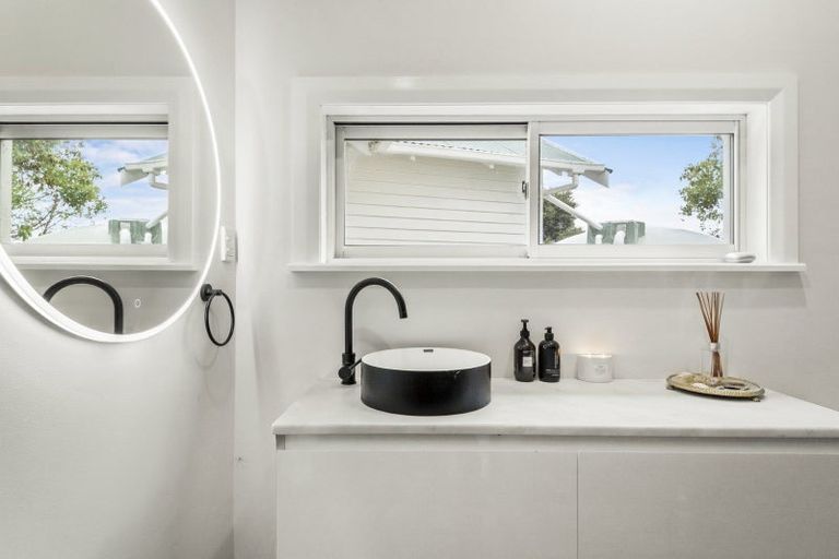 Photo of property in 1268 East Coast Road, Redvale, Albany, 0794