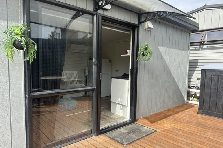 Photo of property in 8 Glendawn Place, Bayview, Auckland, 0629