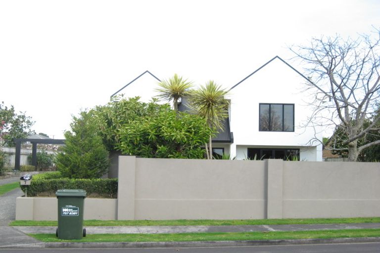 Photo of property in 7 Taylor Place, Merrilands, New Plymouth, 4312