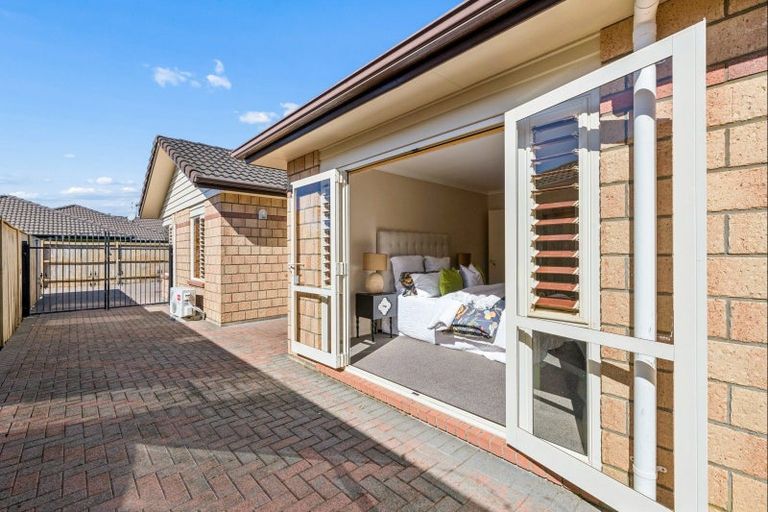 Photo of property in 14 Monash Place, Flat Bush, Auckland, 2016