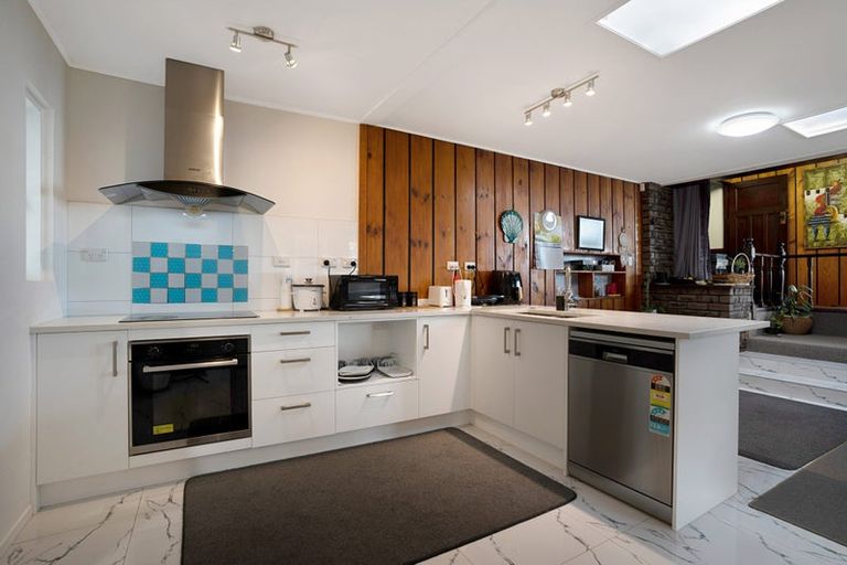 Photo of property in 2/20 Humphrey Kemp Avenue, Henderson, Auckland, 0612