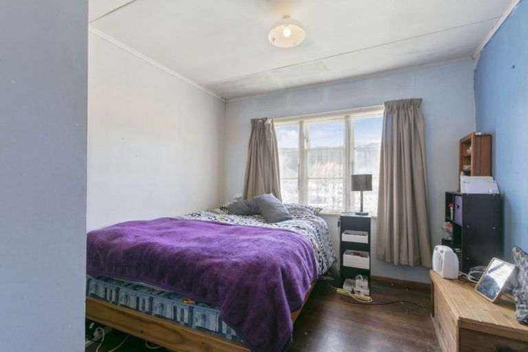 Photo of property in 195 Wellington Road, Wainuiomata, Lower Hutt, 5014