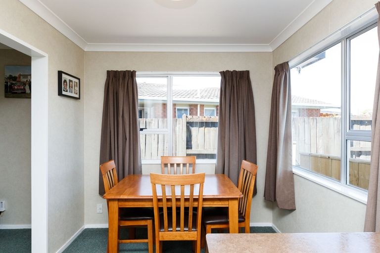 Photo of property in 6 Lyndale Place, Kelvin Grove, Palmerston North, 4414