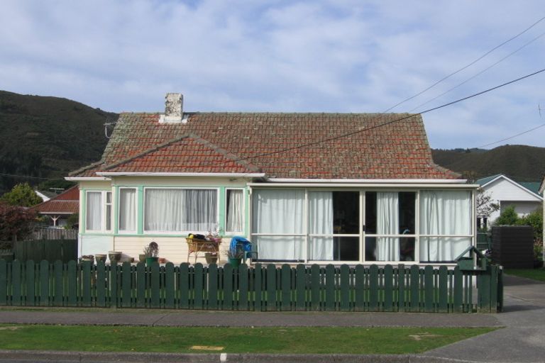Photo of property in 38 Churton Crescent, Taita, Lower Hutt, 5011