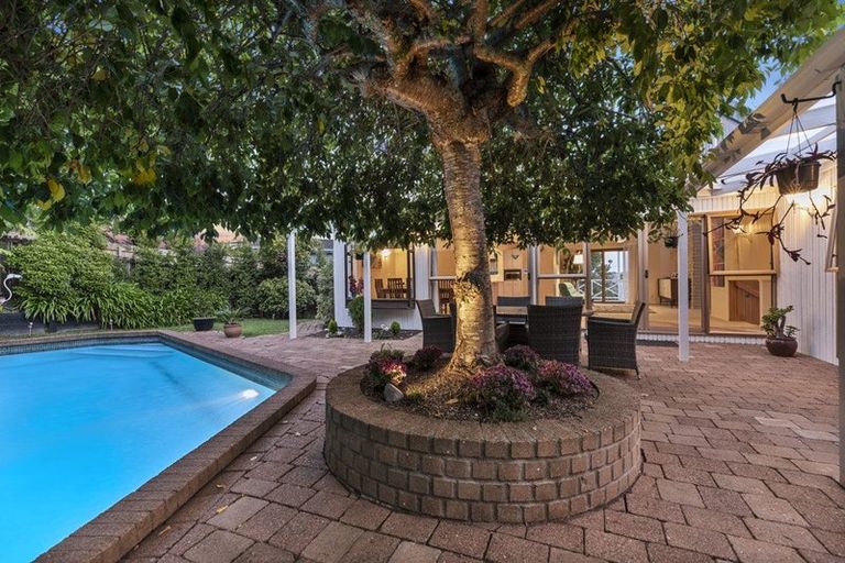 Photo of property in 10 Oban Road, Browns Bay, Auckland, 0630