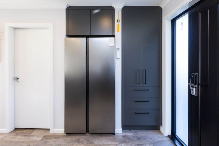 Photo of property in 18 Dahl Drive, Wallaceville, Upper Hutt, 5018