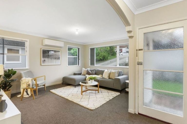 Photo of property in 37 Compton Street, Hillcrest, Auckland, 0627