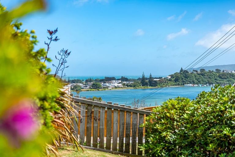 Photo of property in 76 Bayview Road, Paremata, Porirua, 5024