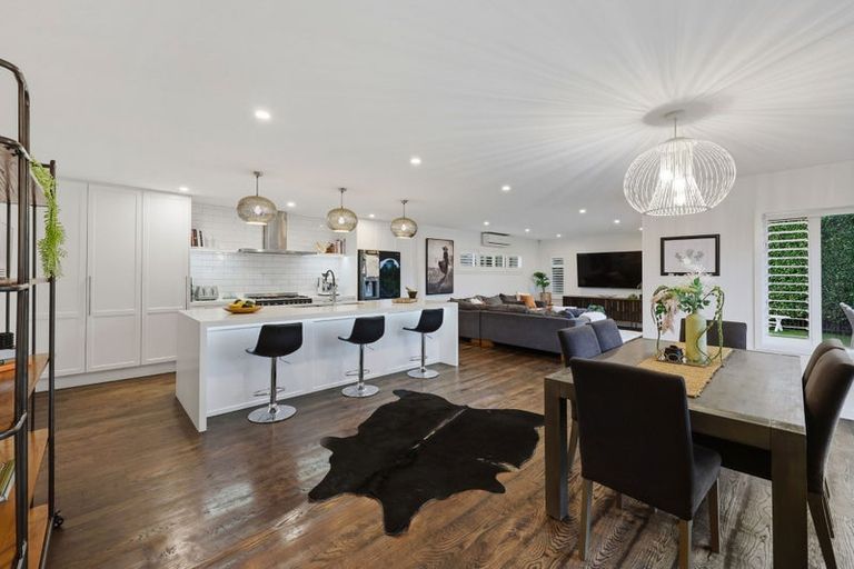 Photo of property in 24 Judkins Crescent, Cockle Bay, Auckland, 2014