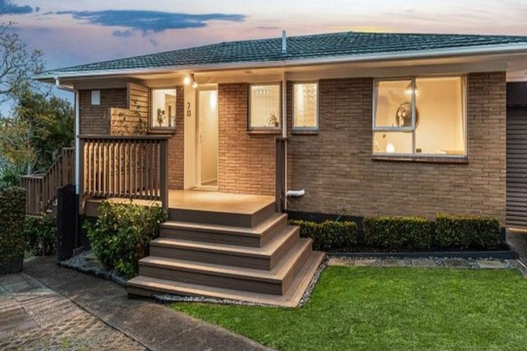 Photo of property in 2/13 Zita Maria Drive, Massey, Auckland, 0614