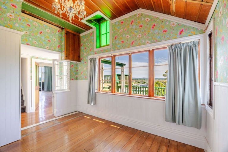 Photo of property in 42 Cameron Road, Bluff Hill, Napier, 4110