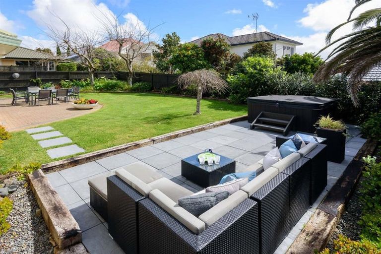 Photo of property in 5 Pintner Place, Somerville, Auckland, 2014