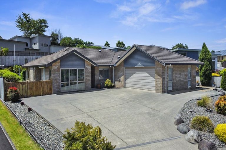 Photo of property in 27 Redwood Crescent, Hurdon, New Plymouth, 4310