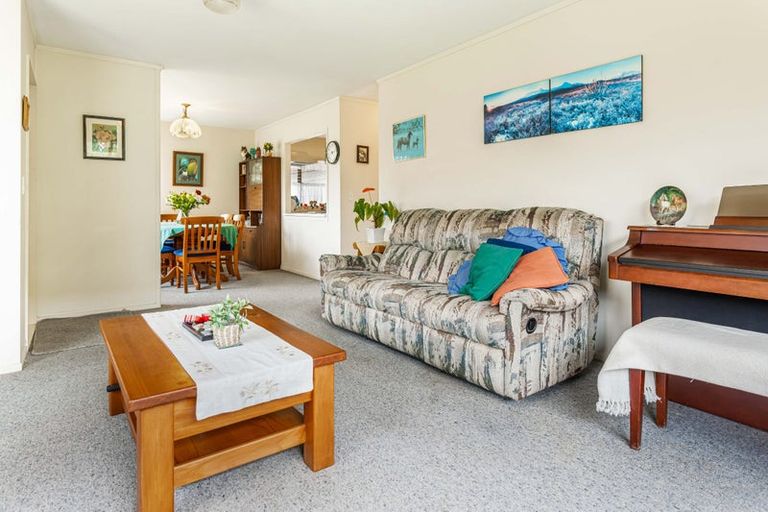 Photo of property in 3 Bosnyak Drive, Te Atatu South, Auckland, 0610