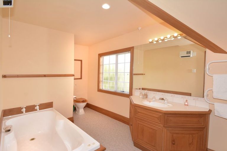 Photo of property in 1 Hadley Close, Glenleith, Dunedin, 9010