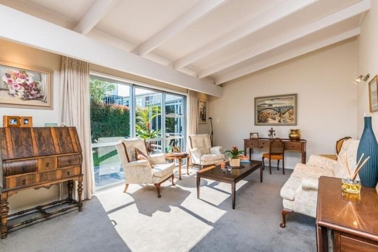 Photo of property in 2/52 Norwood Road, Bayswater, Auckland, 0622