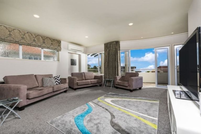 Photo of property in 2a Midway Avenue, Castor Bay, Auckland, 0620