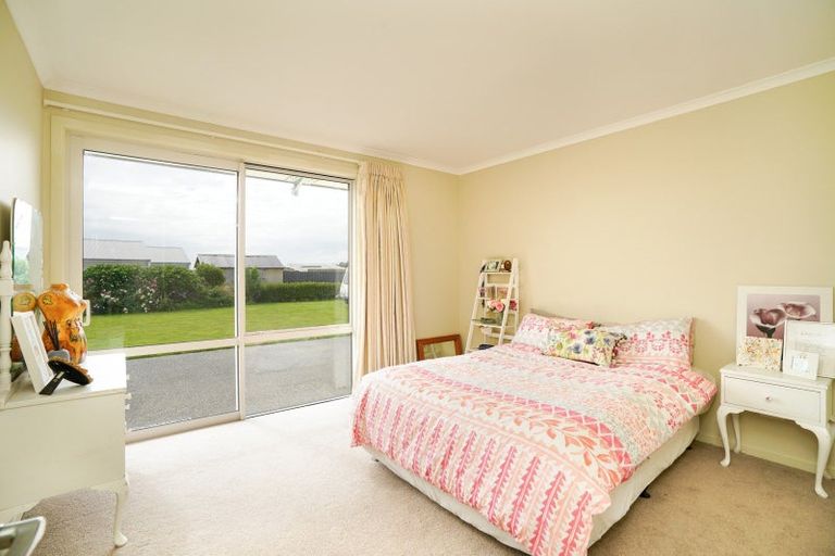 Photo of property in 3 Court Of Ascot, Seaward Bush, Invercargill, 9812