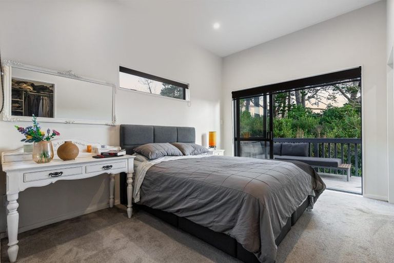 Photo of property in 2 Tarara Lane, Kumeu, 0810