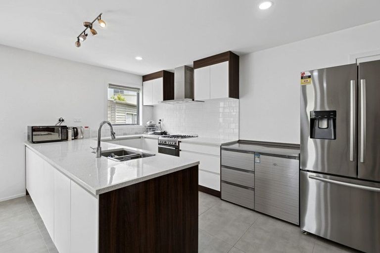 Photo of property in 3 Julia Place, Totara Vale, Auckland, 0629