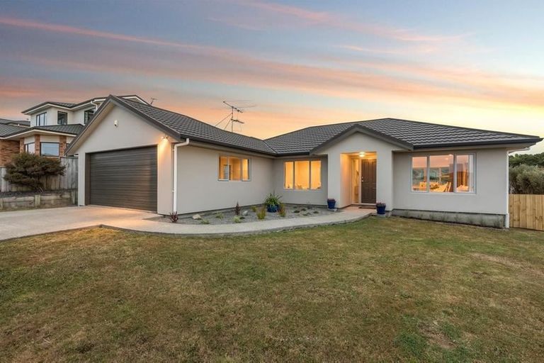 Photo of property in 25 Milford Street, Aotea, Porirua, 5024