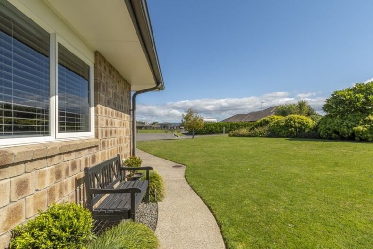 Photo of property in 15 Parkland Rise, Omokoroa, 3114
